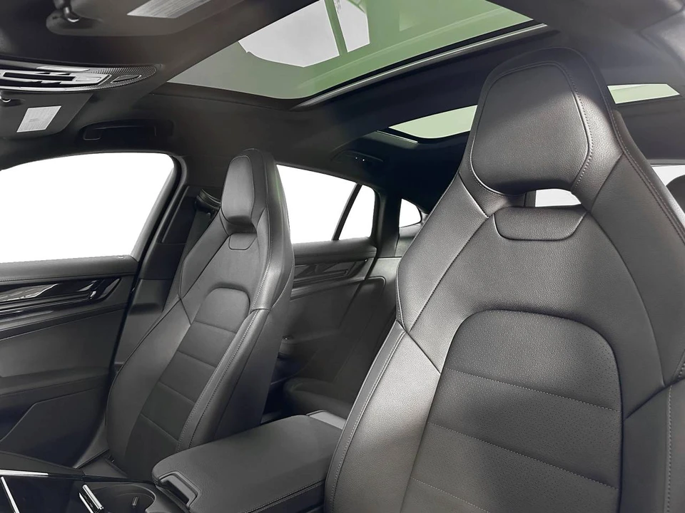2026 Porsche 976 Panamera - Image 5 of 5