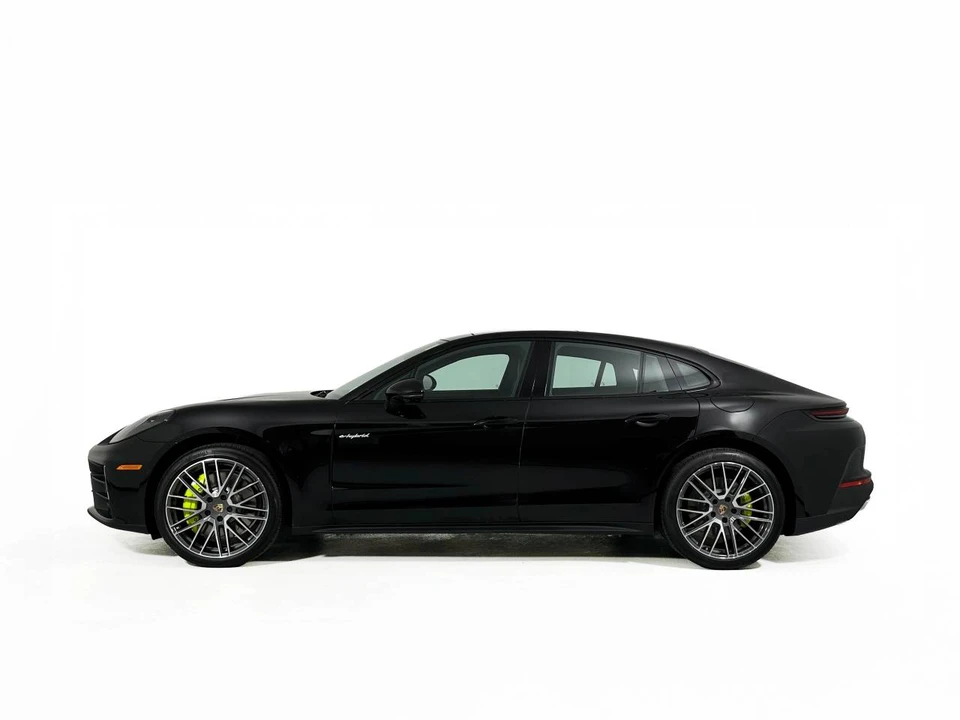 2026 Porsche 976 Panamera - Image 2 of 5