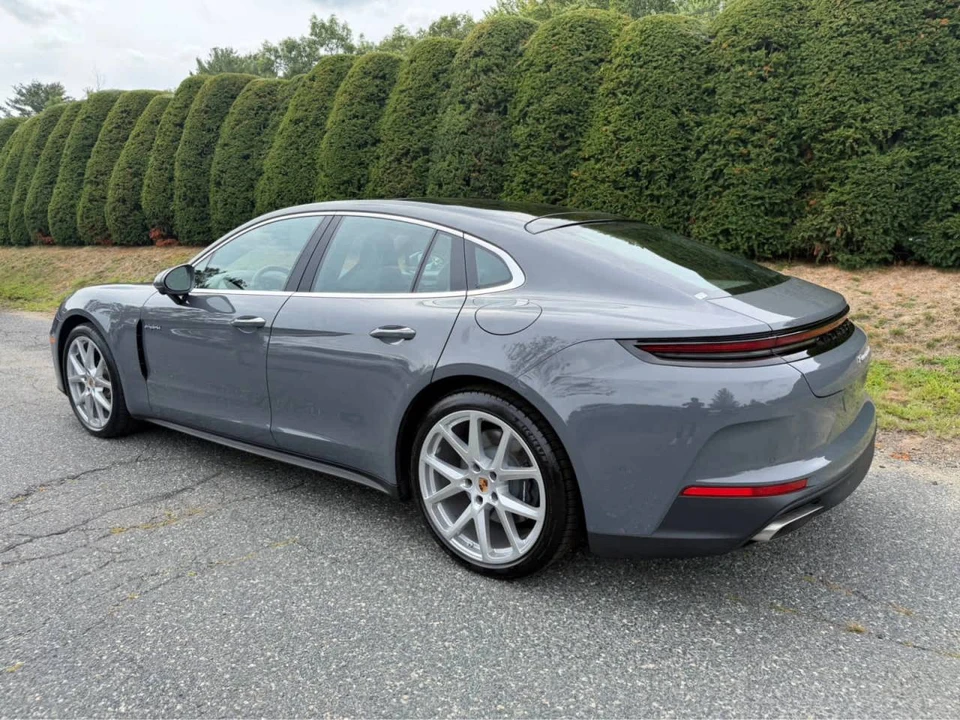 2026 Porsche 976 Panamera - Image 3 of 4