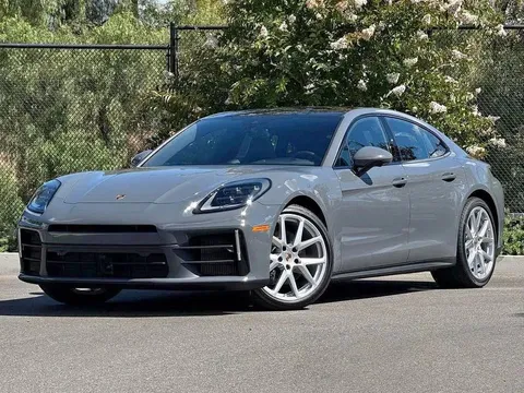 2026 Porsche Panamera 4