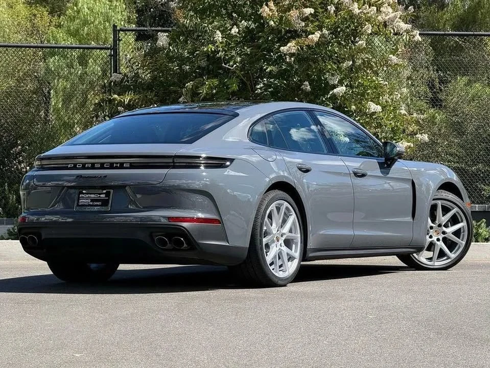 2026 Porsche 976 Panamera - Image 7 of 20