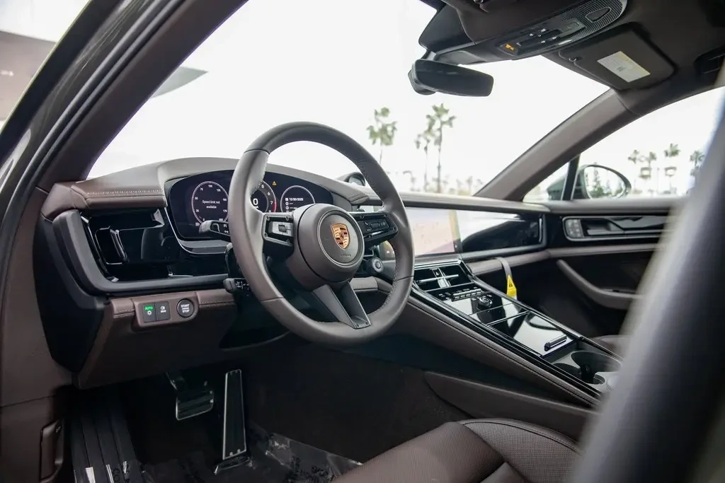 2026 Porsche 976 Panamera - Image 4 of 7