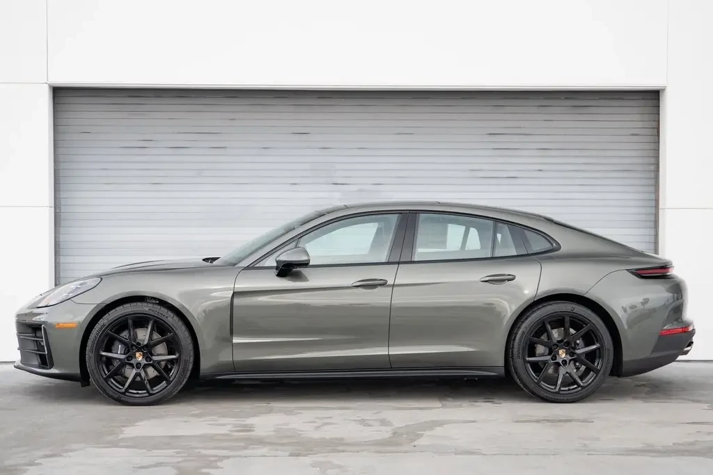 2026 Porsche 976 Panamera - Image 2 of 7