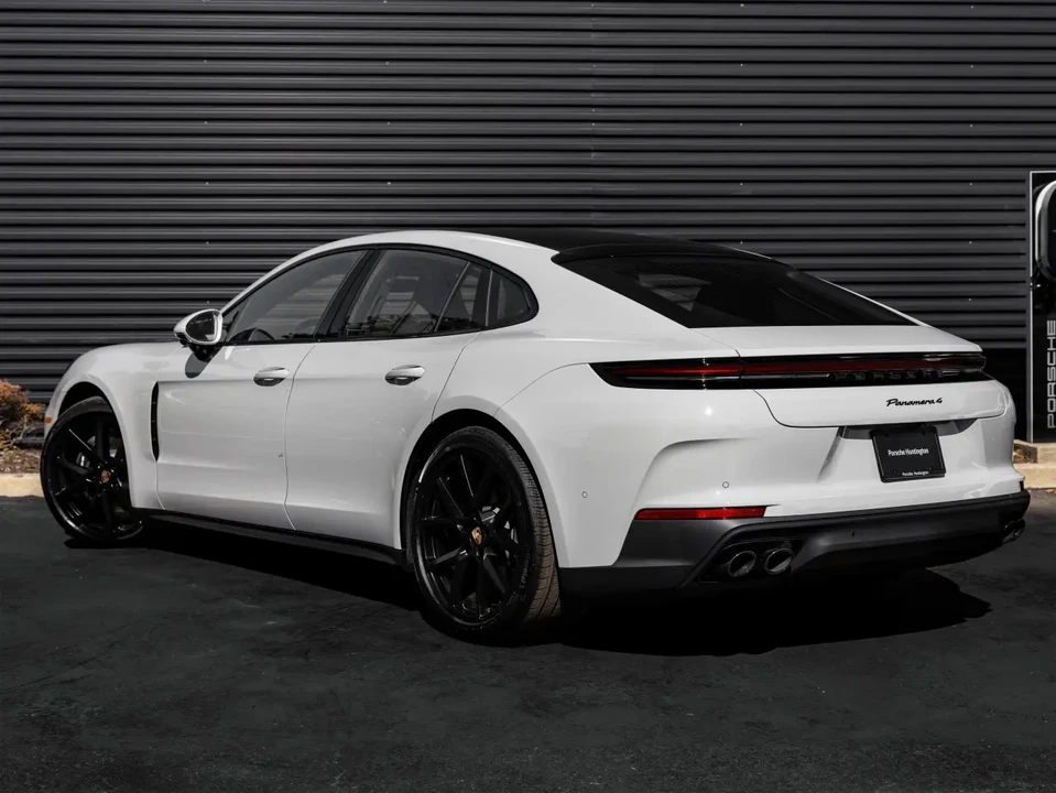 2026 Porsche 976 Panamera - Image 3 of 10