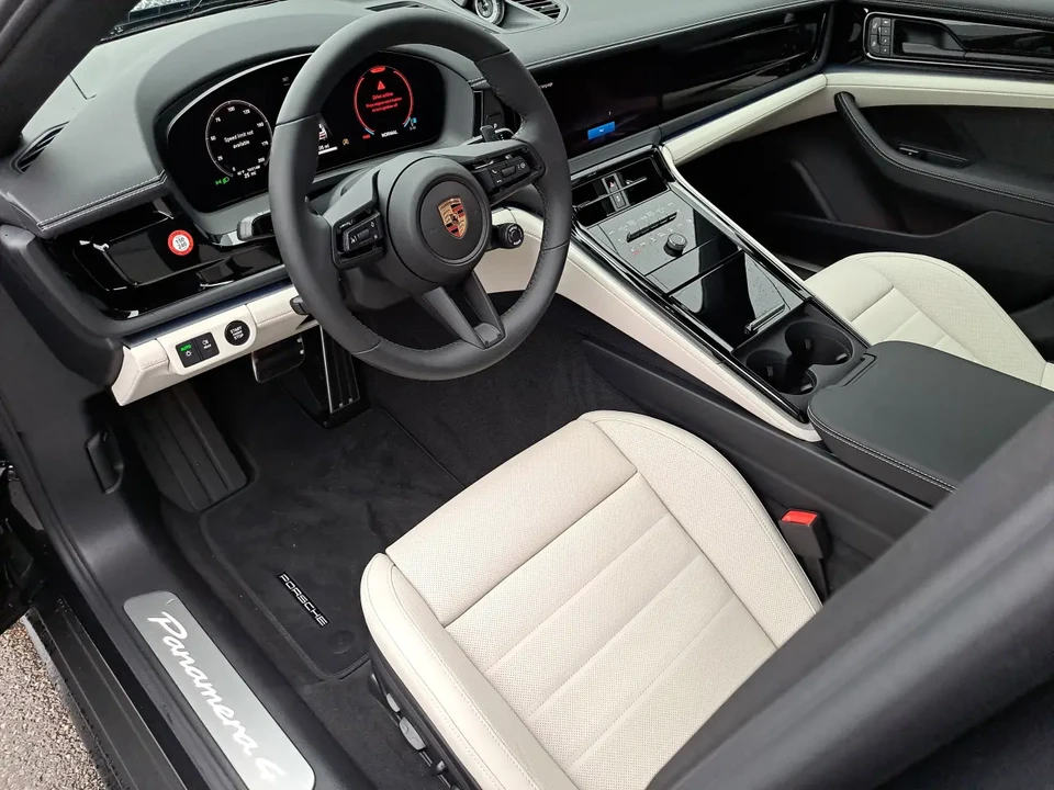 2026 Porsche 976 Panamera - Image 4 of 12