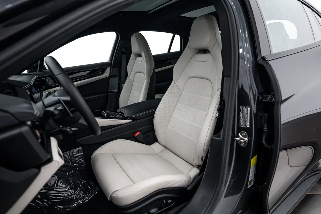 2026 Porsche 976 Panamera - Image 5 of 10