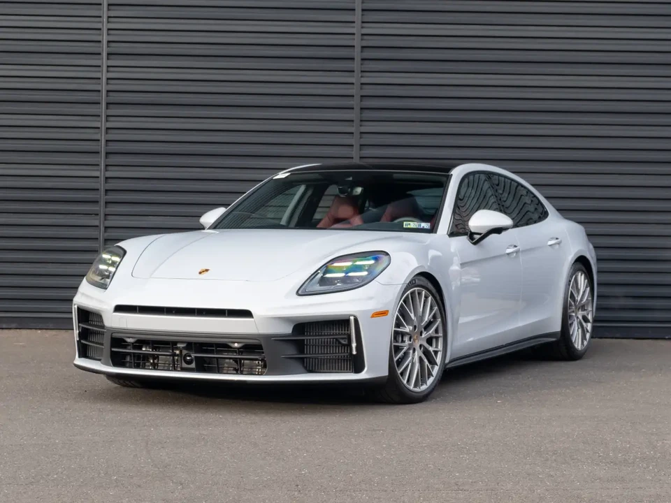 2026 Porsche 976 Panamera - Image 2 of 7