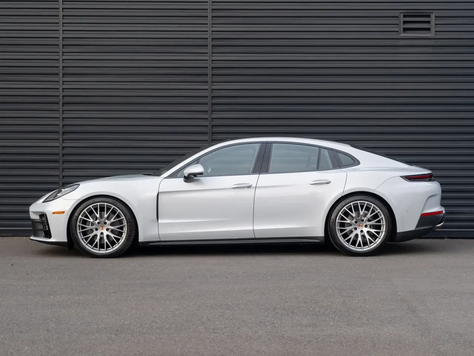 2026 Porsche 976 Panamera - Image 3 of 7