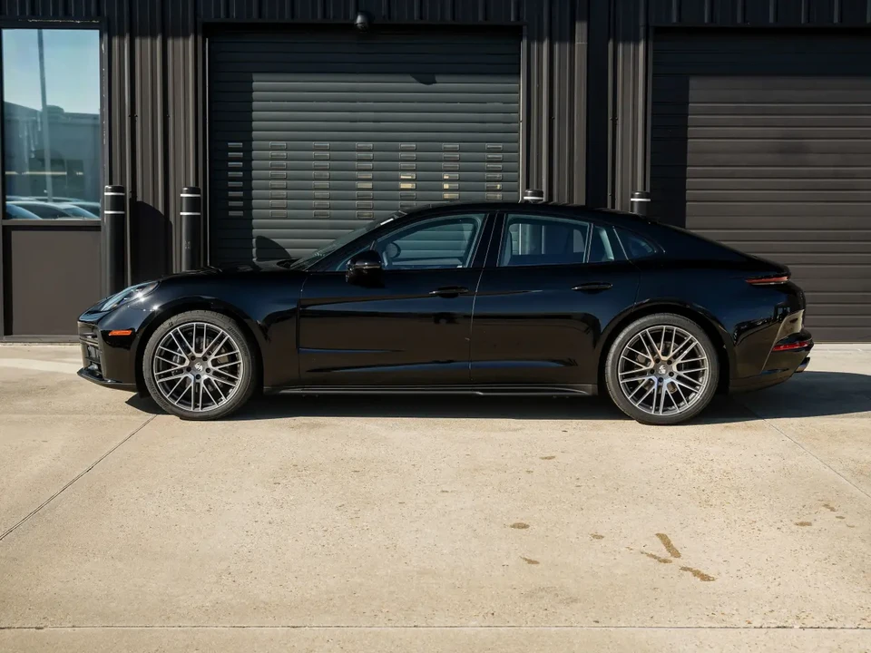 2026 Porsche 976 Panamera - Image 2 of 7