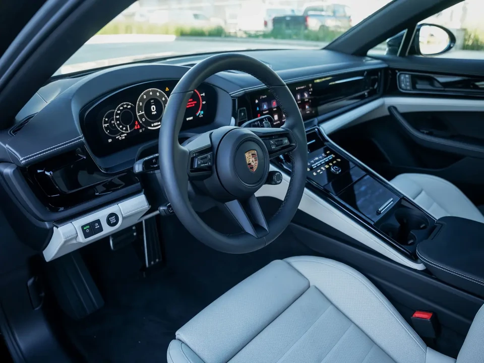 2026 Porsche 976 Panamera - Image 4 of 7