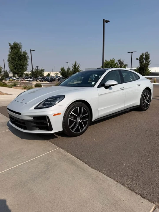 2026 Porsche 976 Panamera - Image 3 of 17