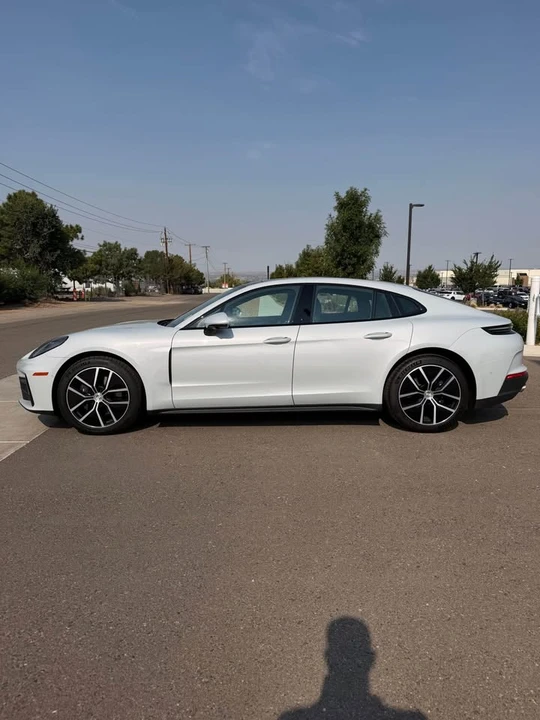 2026 Porsche 976 Panamera - Image 4 of 17