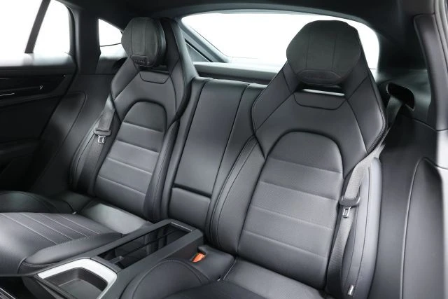 2026 Porsche 976 Panamera - Image 3 of 31
