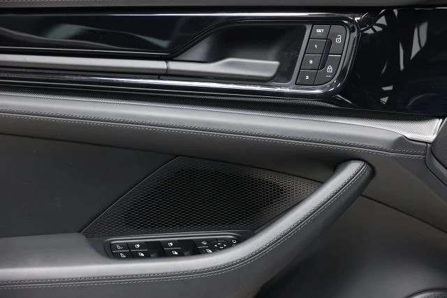 2026 Porsche 976 Panamera - Image 11 of 31