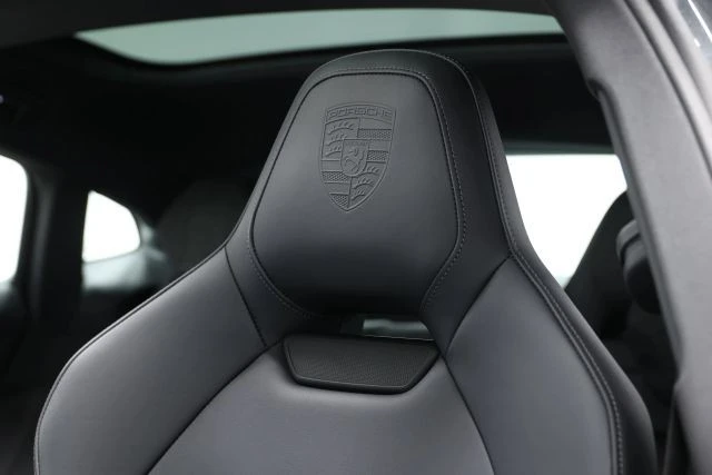 2026 Porsche 976 Panamera - Image 19 of 31