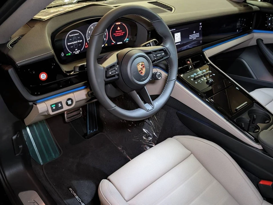 2026 Porsche 976 Panamera - Image 4 of 5