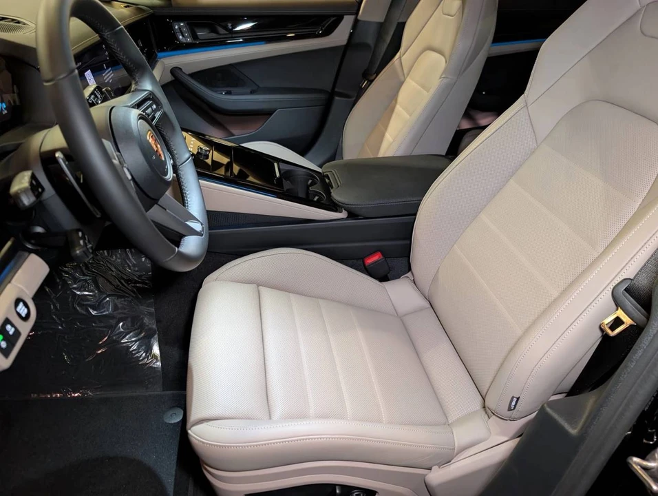 2026 Porsche 976 Panamera - Image 5 of 5