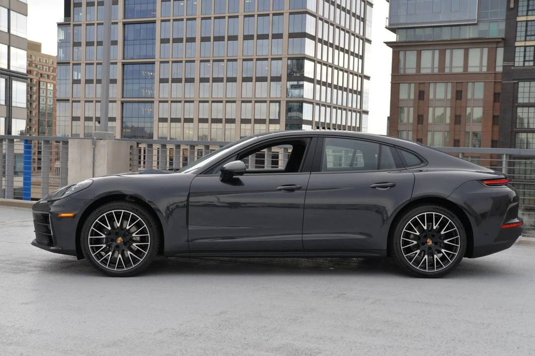 2026 Porsche 976 Panamera - Image 2 of 5