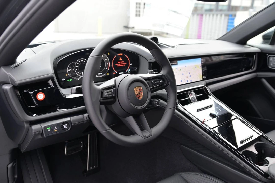 2026 Porsche 976 Panamera - Image 4 of 5