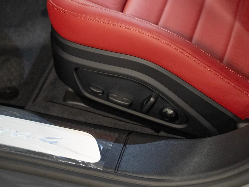 2026 Porsche 976 Panamera - Image 11 of 27