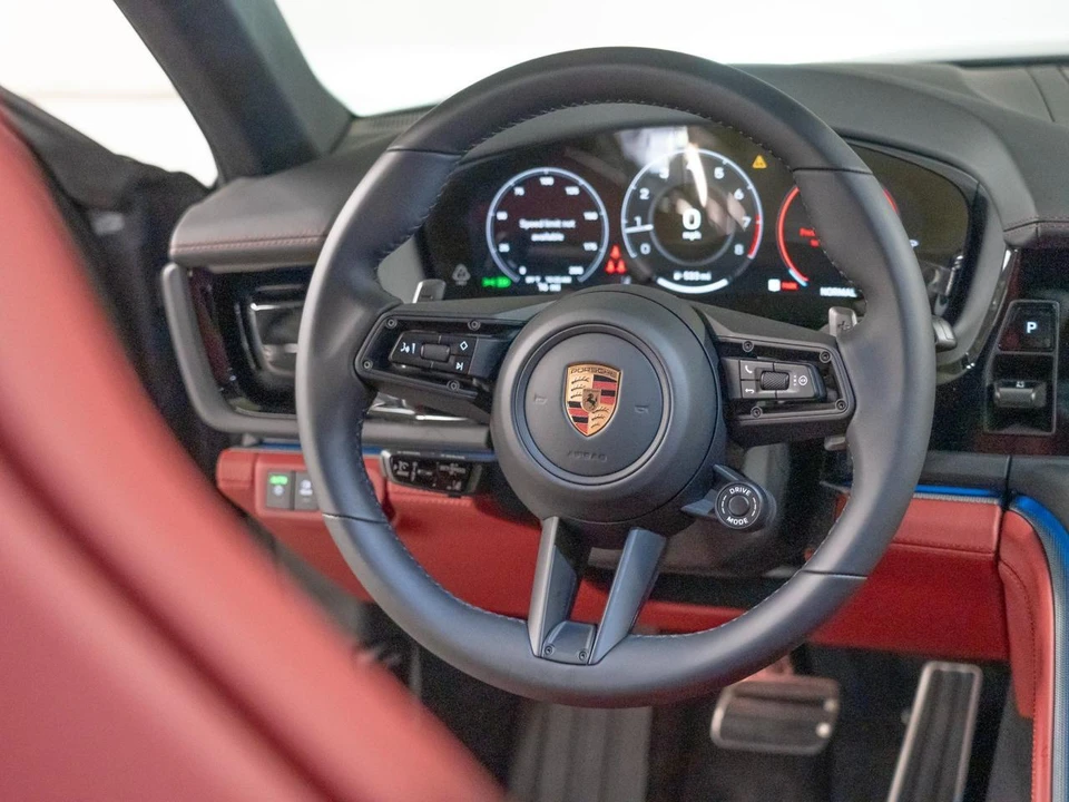 2026 Porsche 976 Panamera - Image 25 of 27