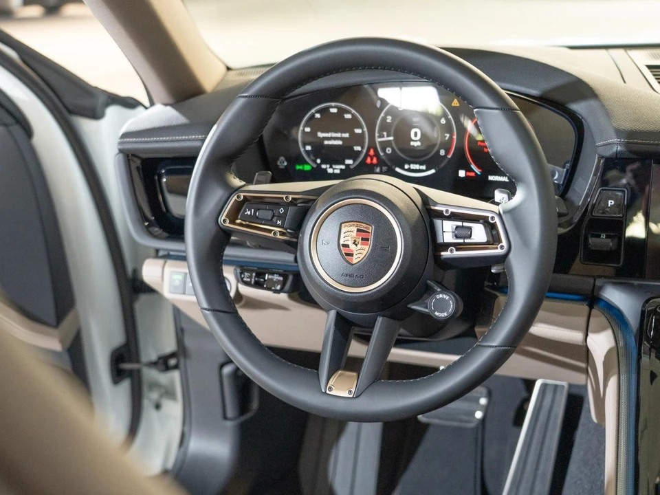 2026 Porsche 976 Panamera - Image 25 of 27