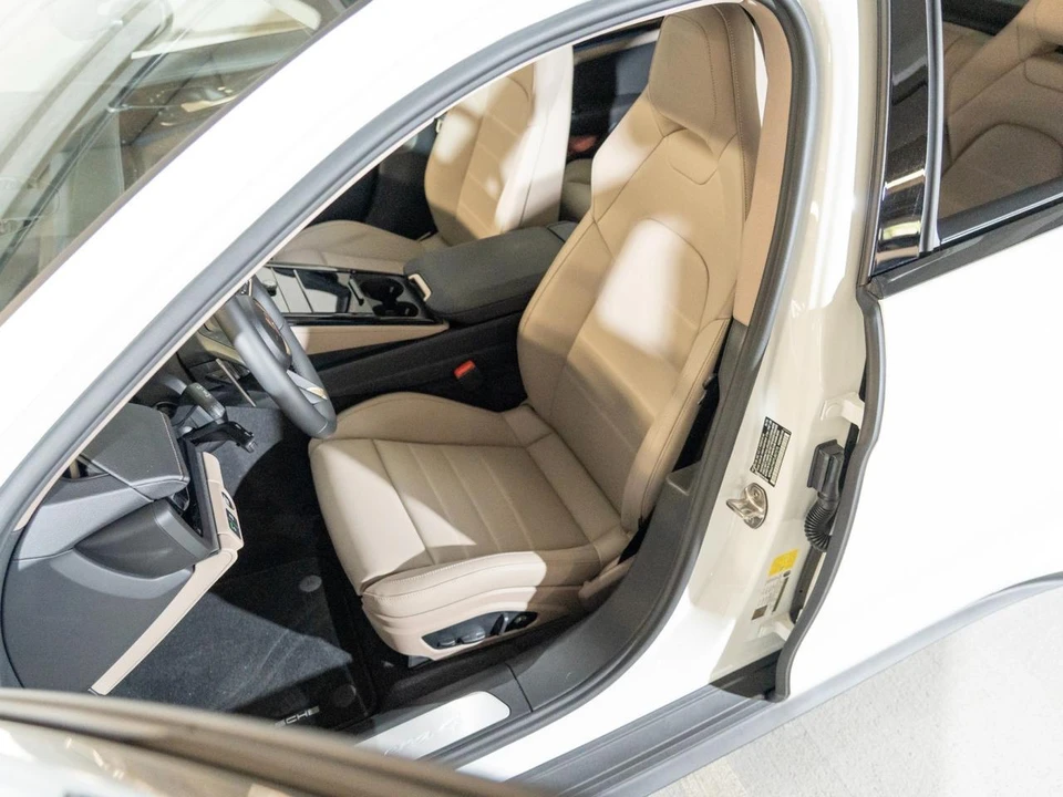 2026 Porsche 976 Panamera - Image 5 of 27