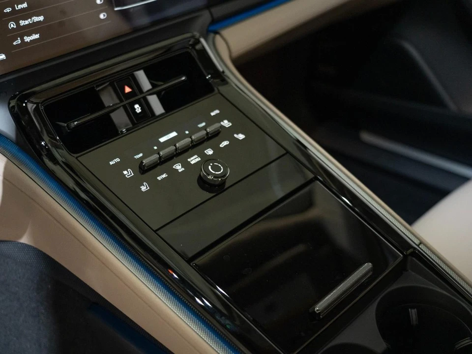 2026 Porsche 976 Panamera - Image 20 of 27