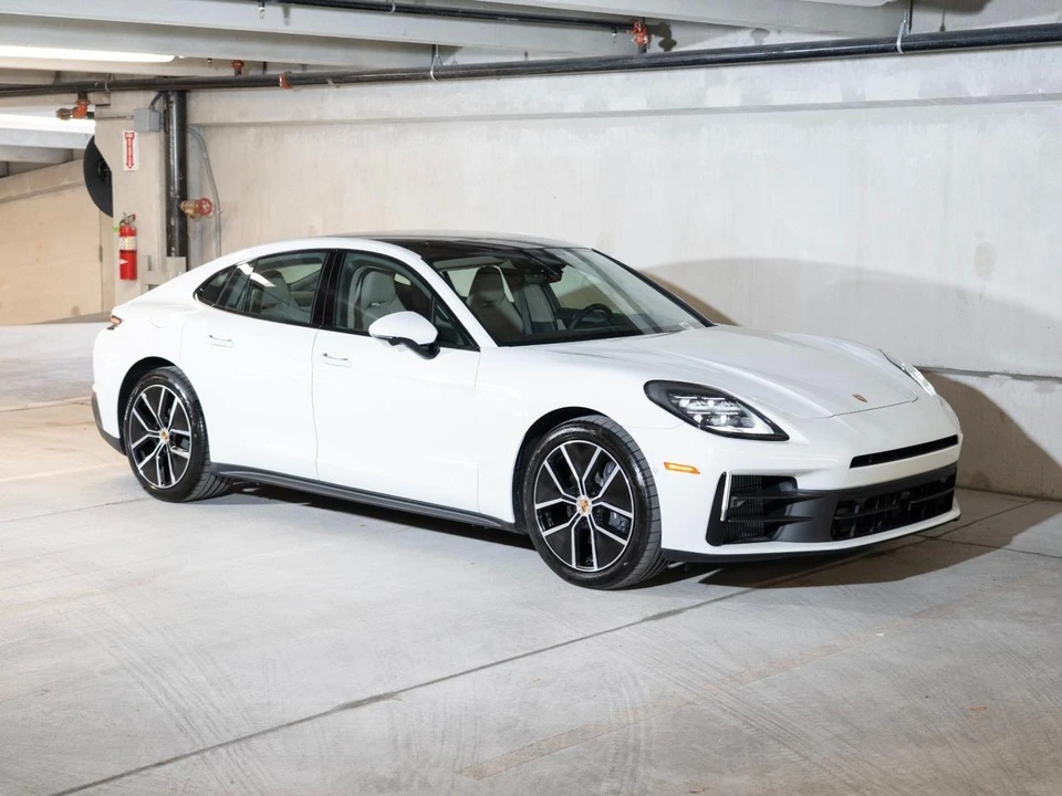 2026 Porsche 976 Panamera - Image 7 of 27