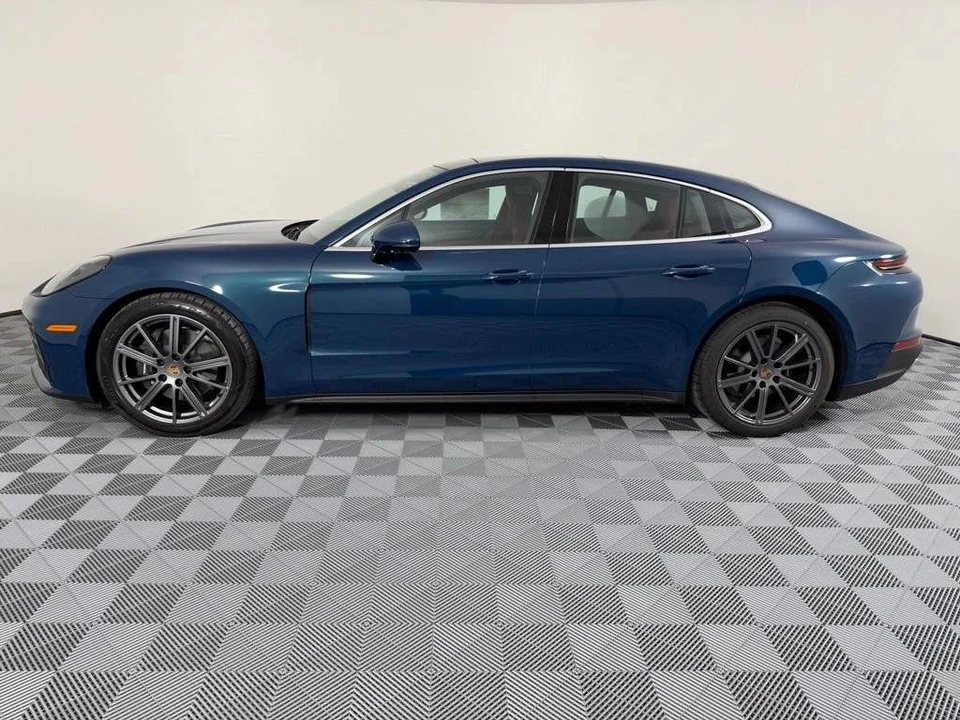 2026 Porsche 976 Panamera - Image 2 of 4