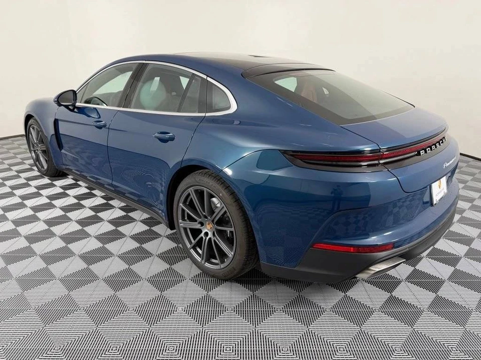 2026 Porsche 976 Panamera - Image 3 of 4