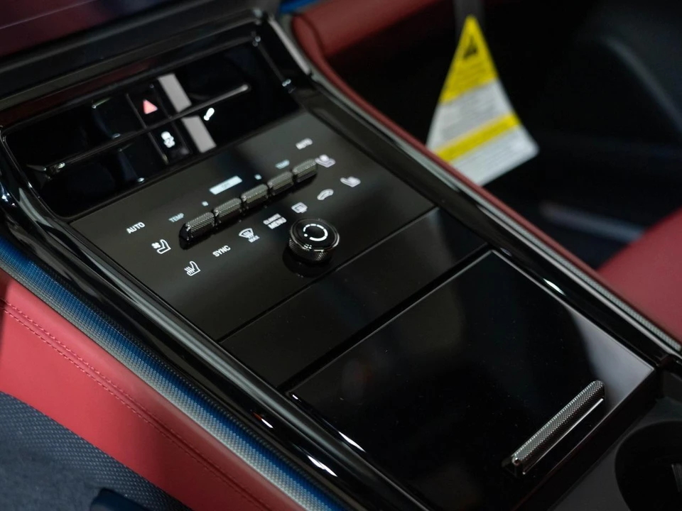 2026 Porsche 976 Panamera - Image 21 of 28