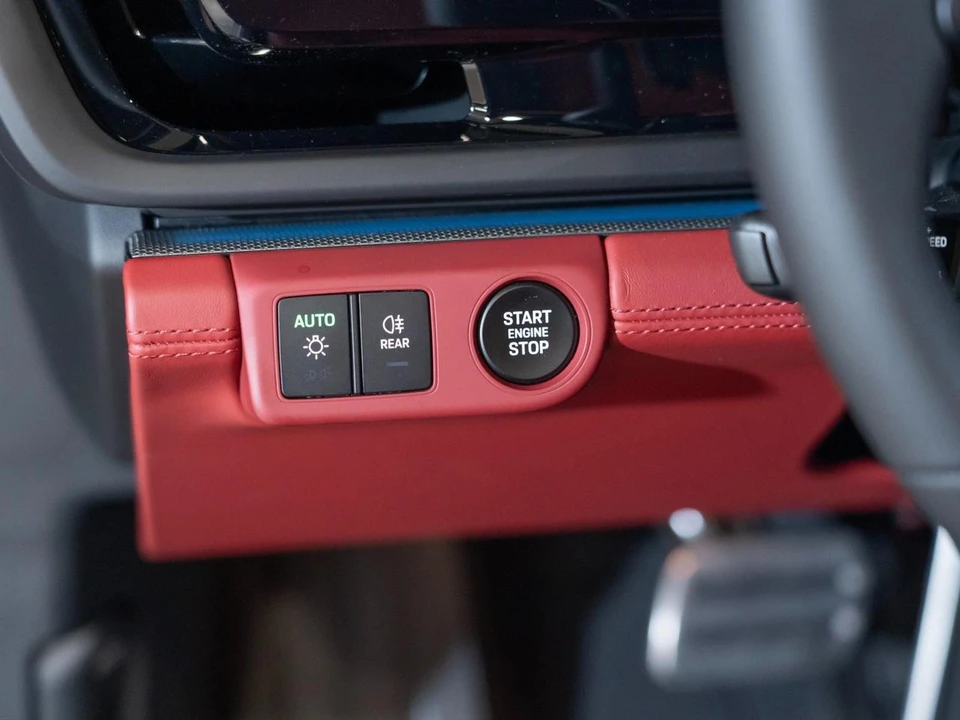 2026 Porsche 976 Panamera - Image 23 of 28