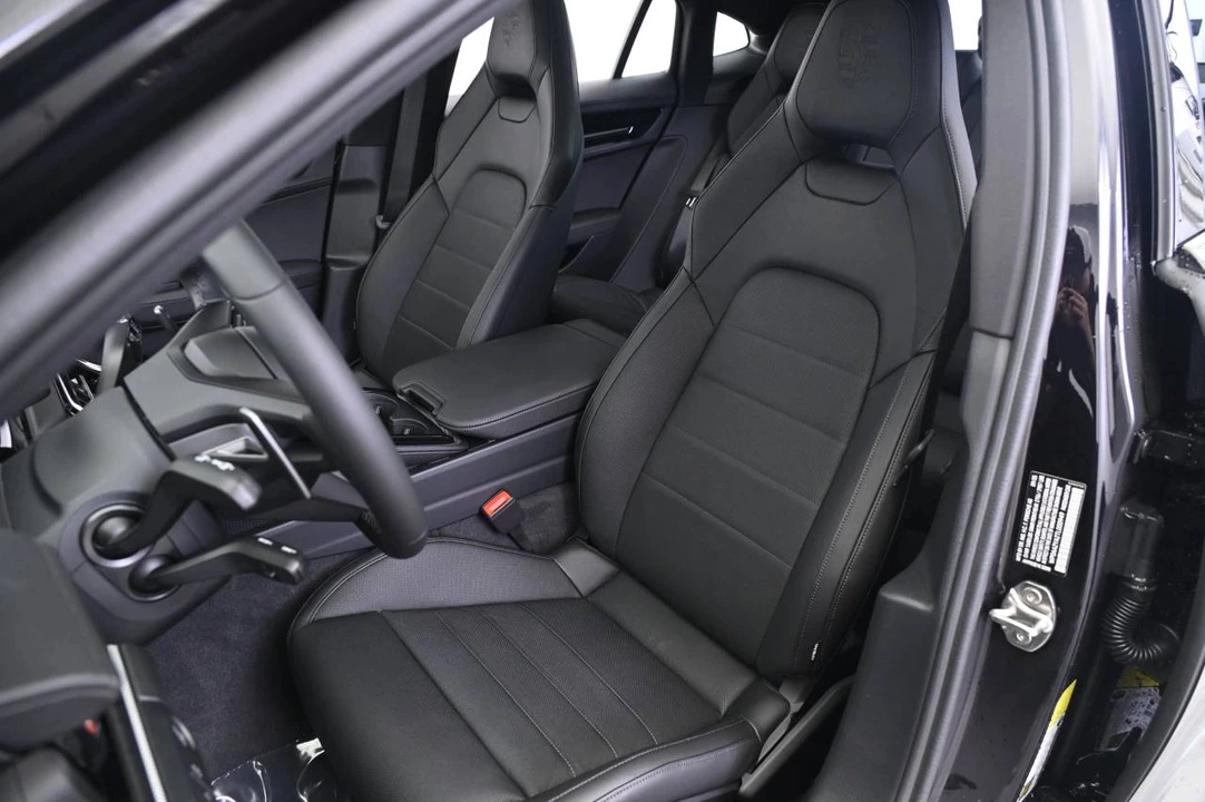 2026 Porsche 976 Panamera - Image 5 of 5