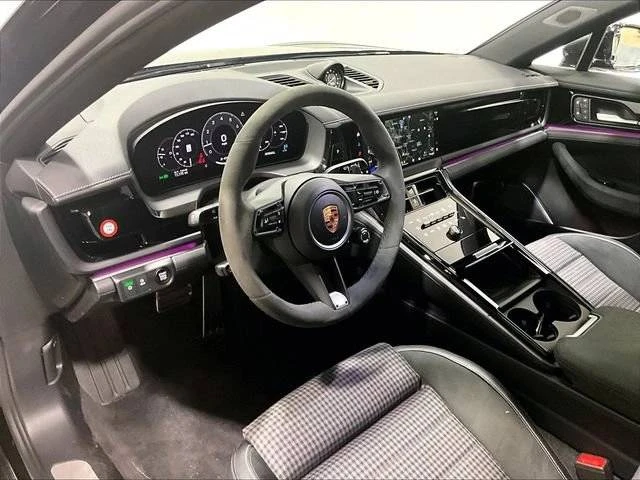 2026 Porsche 976 Panamera - Image 4 of 5