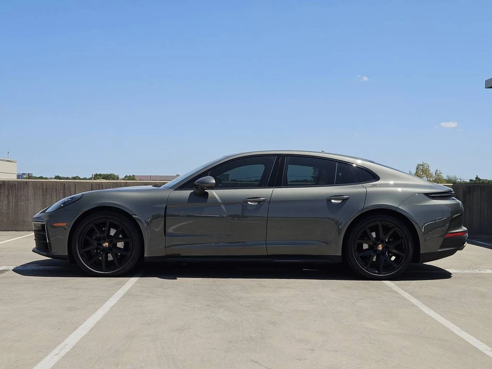 2026 Porsche 976 Panamera - Image 2 of 5