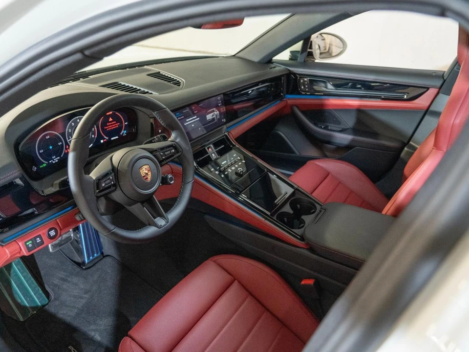 2026 Porsche 976 Panamera - Image 4 of 26