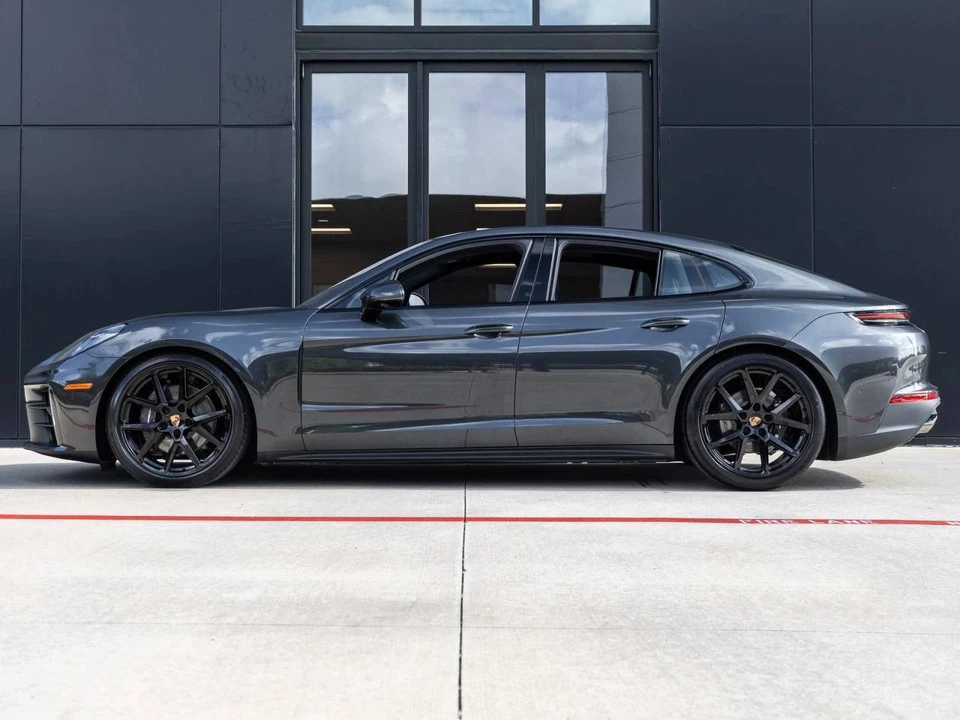 2026 Porsche 976 Panamera - Image 2 of 5