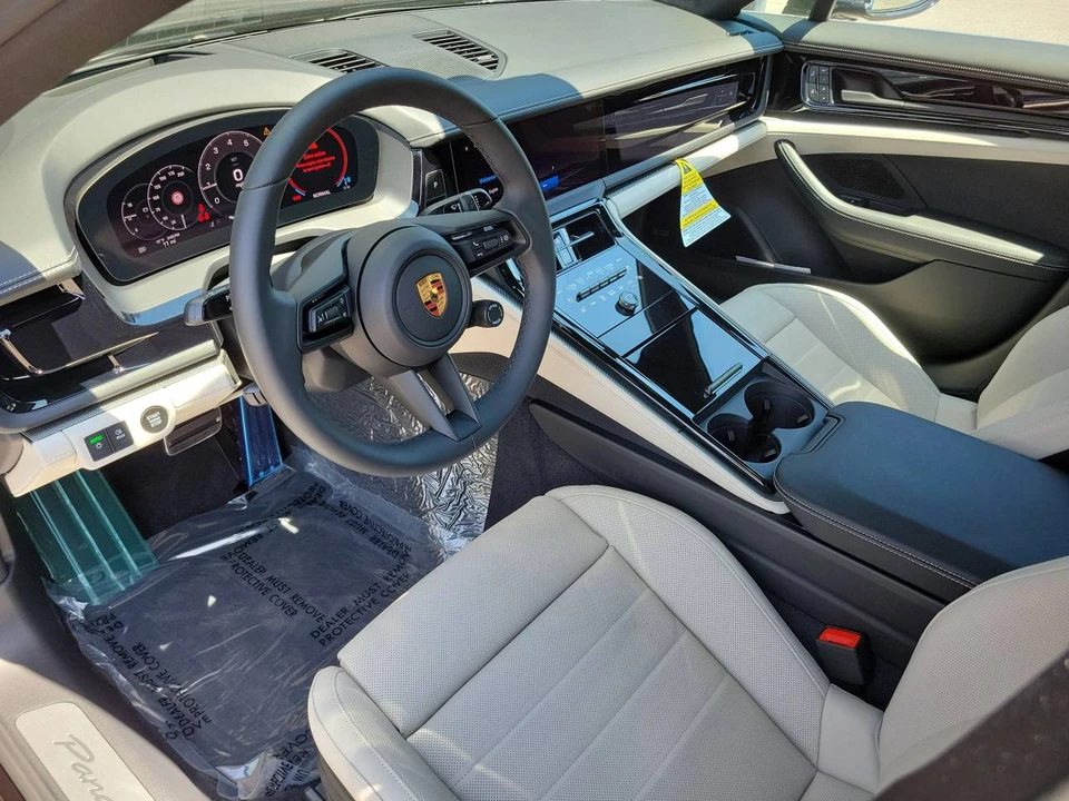 2026 Porsche 976 Panamera - Image 4 of 5