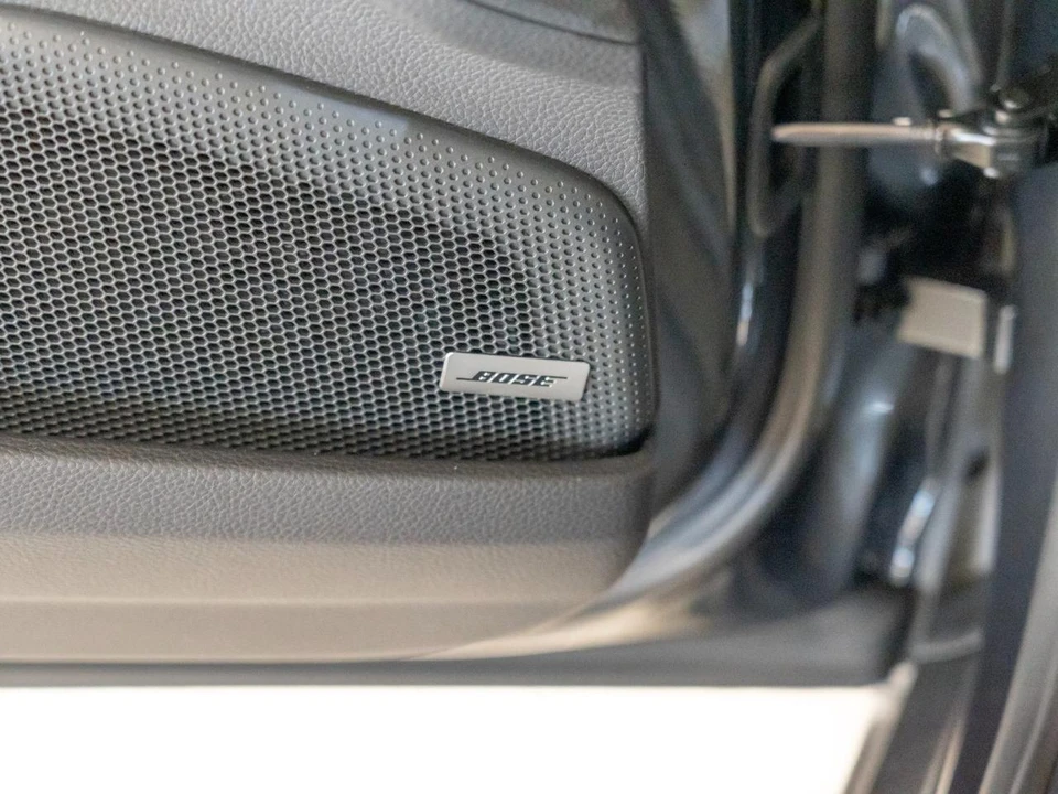 2026 Porsche 976 Panamera - Image 18 of 29