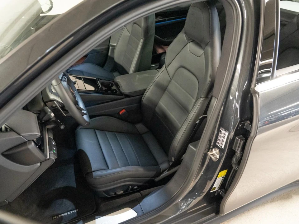 2026 Porsche 976 Panamera - Image 5 of 29