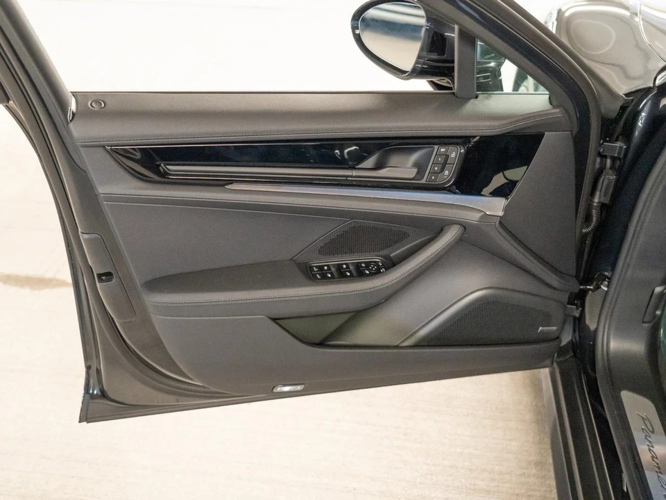 2026 Porsche 976 Panamera - Image 16 of 29