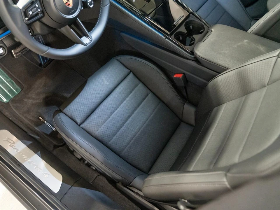 2026 Porsche 976 Panamera - Image 14 of 29