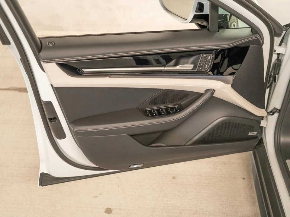 2026 Porsche 976 Panamera - Image 16 of 28