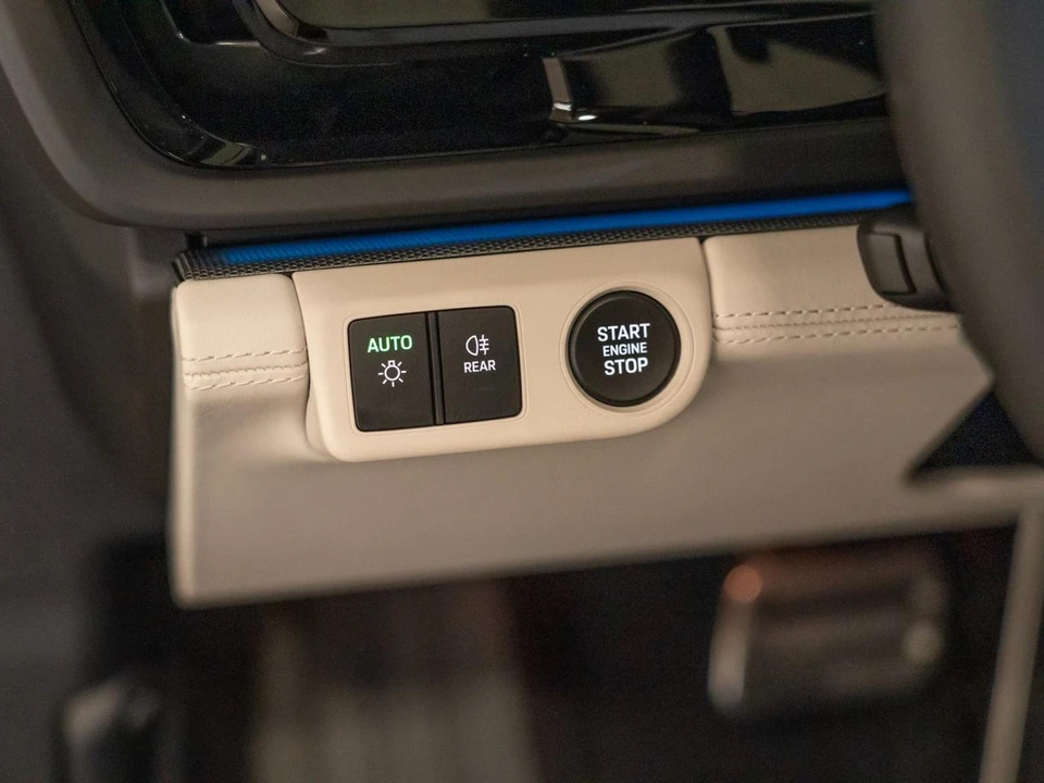 2026 Porsche 976 Panamera - Image 23 of 28