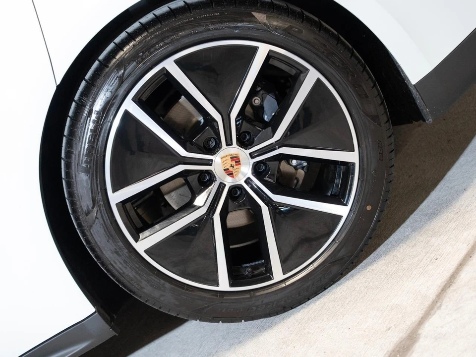 2026 Porsche 976 Panamera - Image 11 of 28