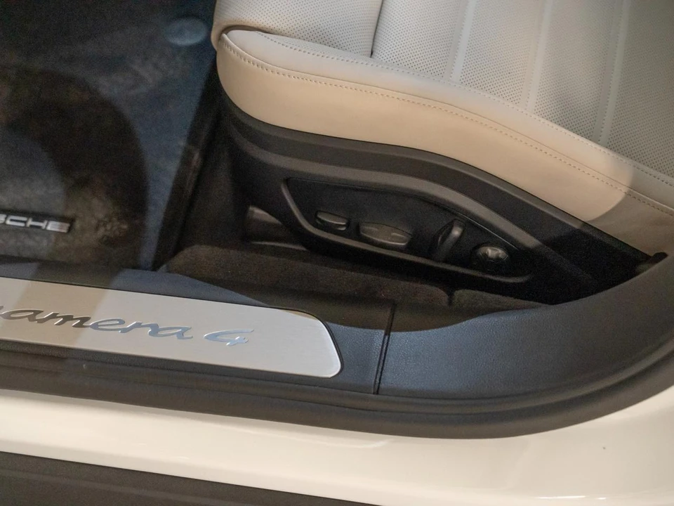 2026 Porsche 976 Panamera - Image 13 of 28