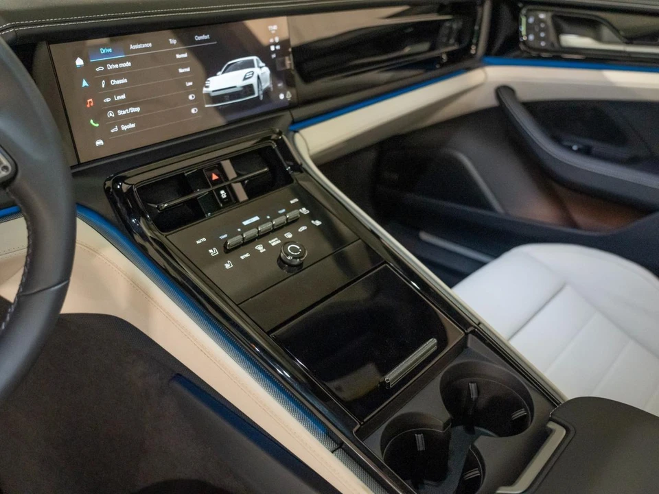 2026 Porsche 976 Panamera - Image 21 of 28