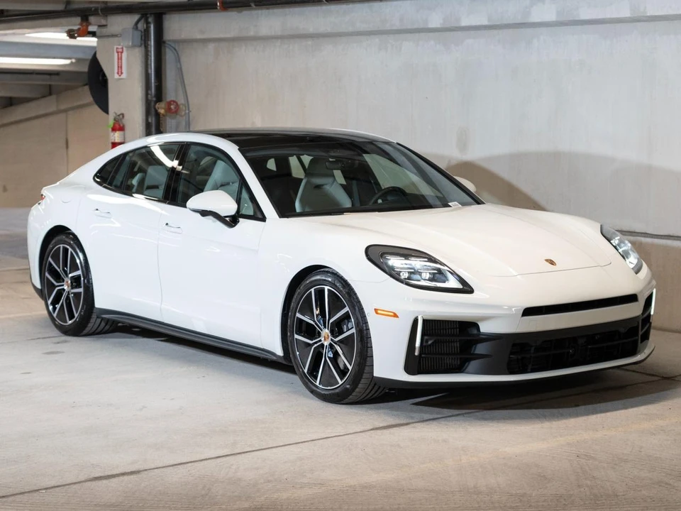 2026 Porsche 976 Panamera - Image 7 of 28