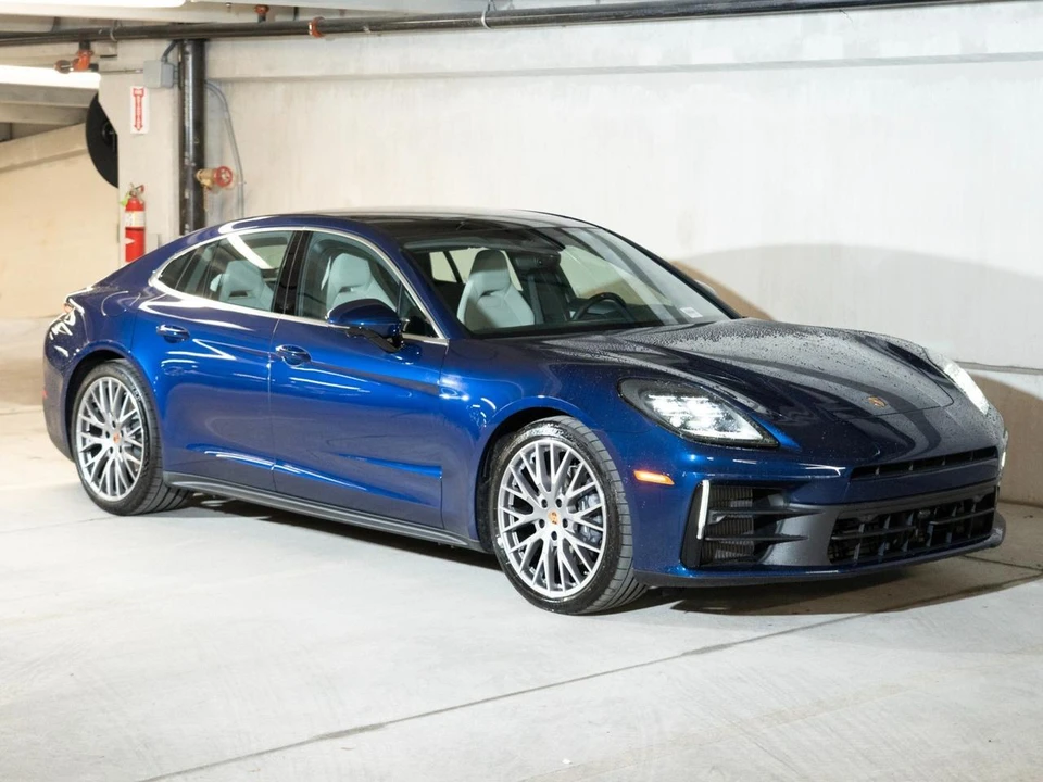 2026 Porsche 976 Panamera - Image 7 of 27